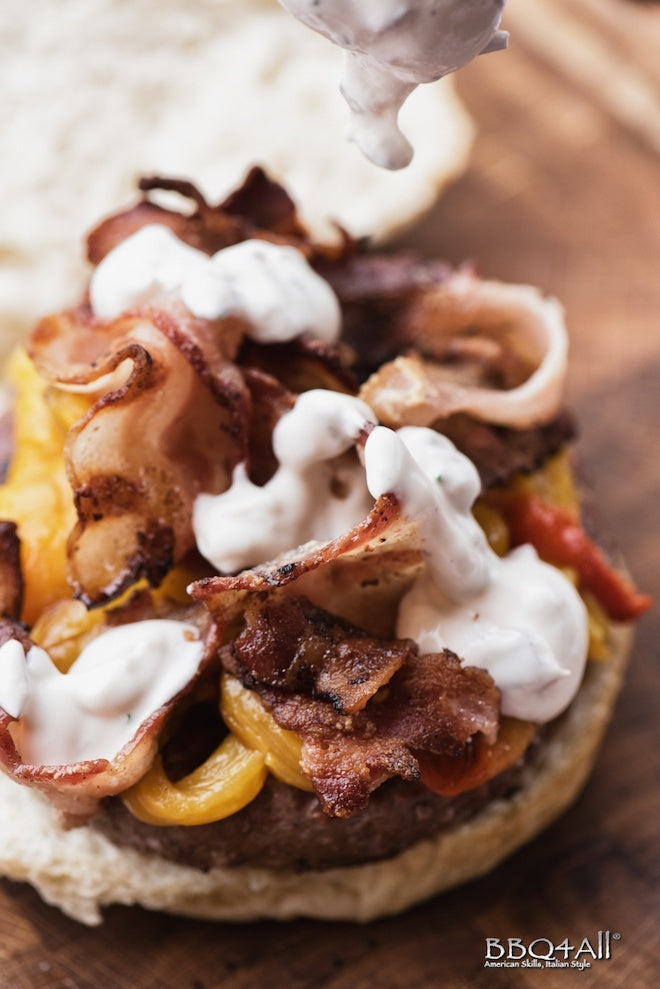 hamburger peperoni cipolle e yogurt