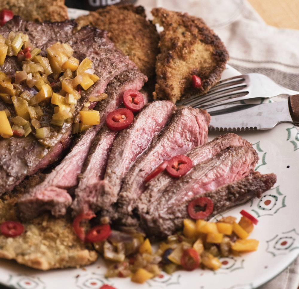 Flank steak di black angus con croccante di funghi fritti e verdure