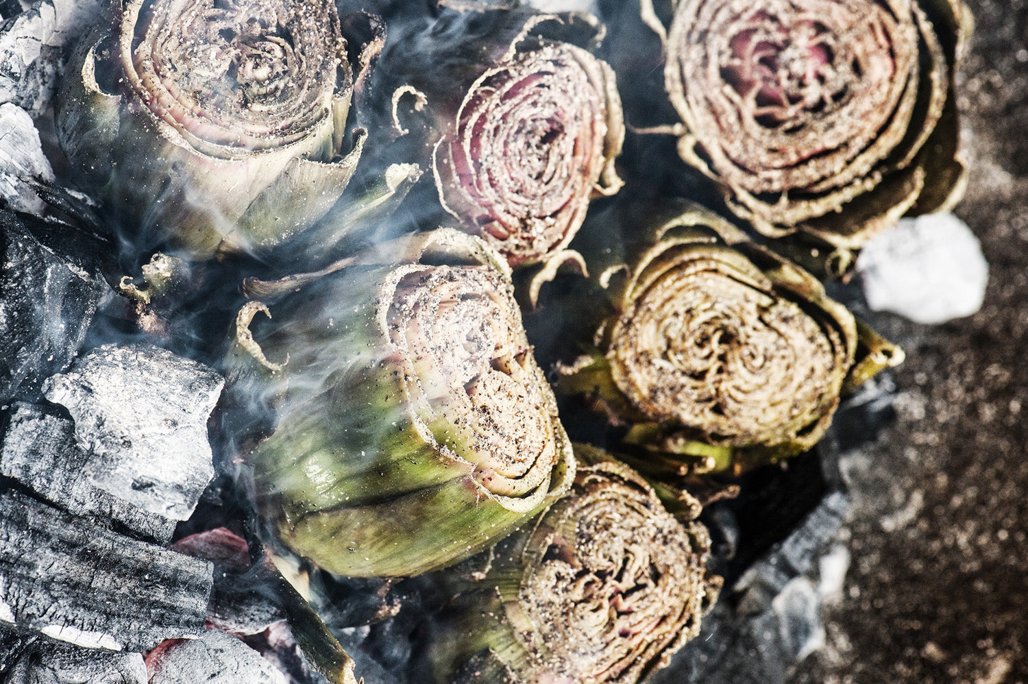 Come si fa: i carciofi nella cenere