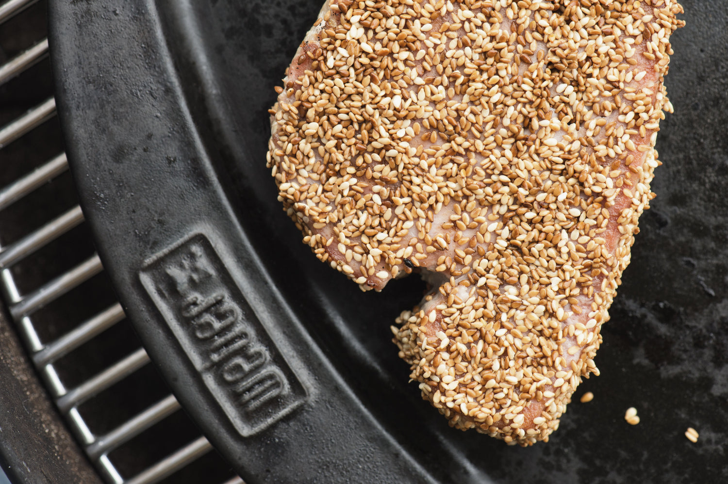 Tagliata di tonno in crosta di sesamo