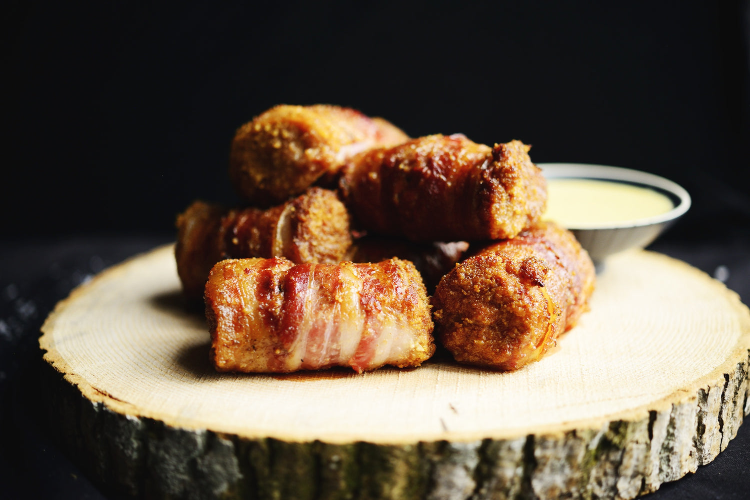 Polpette di coniglio con croccante di noci e prugne