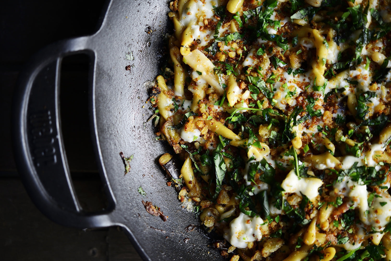 Strozzapreti al ragù di calamari e melanzane profumati al basilico