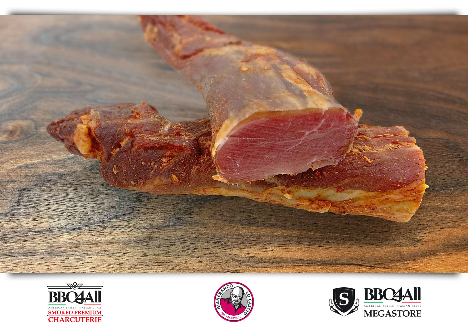 Filetto del Norcino - Filetto di maiale Greedy's Hog, lavorato con salagione e marinato con Memphis Dry Rub, leggermente stagionato ed affumicato con legno di Ciliegio ed Hickory - Megastore di BBQ4ALL