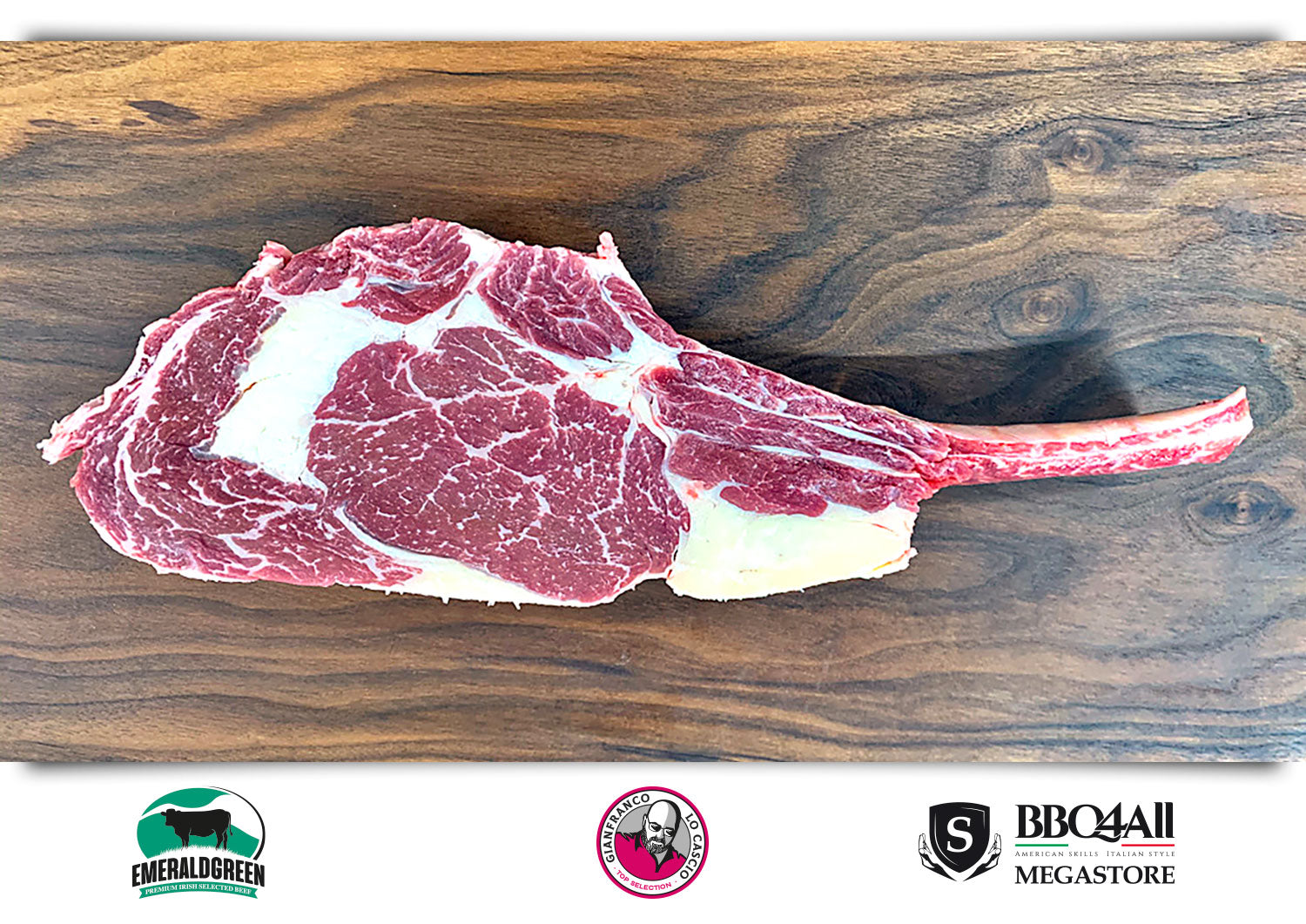 La Tomahawk è una carne pregiata introvabile in Italia. Scopri la miglior carne sul Megastore di BBQ4ALL