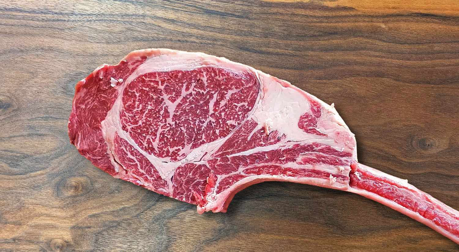 Tomahawk Steak AUS Crimson Crest 9+ Wagyu F1 Crossbred - Riserva personale Gianfranco Lo Cascio